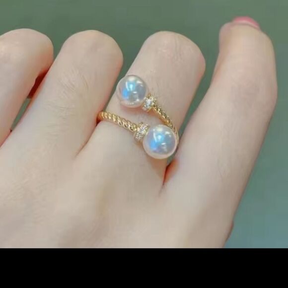 Elegant Gold and Pearl Women's Ring - Picture 3 of 5